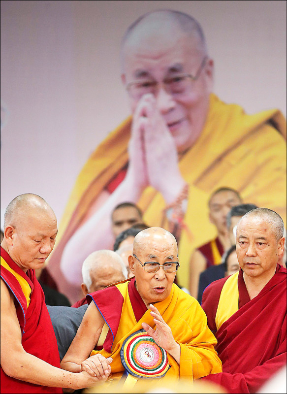 西藏精神領袖達賴喇嘛6日歡度90歲大壽。（彭博）