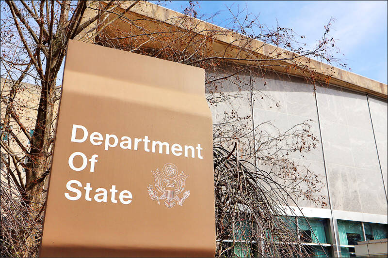 中國逕行啟用M503航路W121銜接線引發爭議，美國國務院表示，民航議題應透過對話決定。圖為美國國務院外觀。（中央社檔案照）