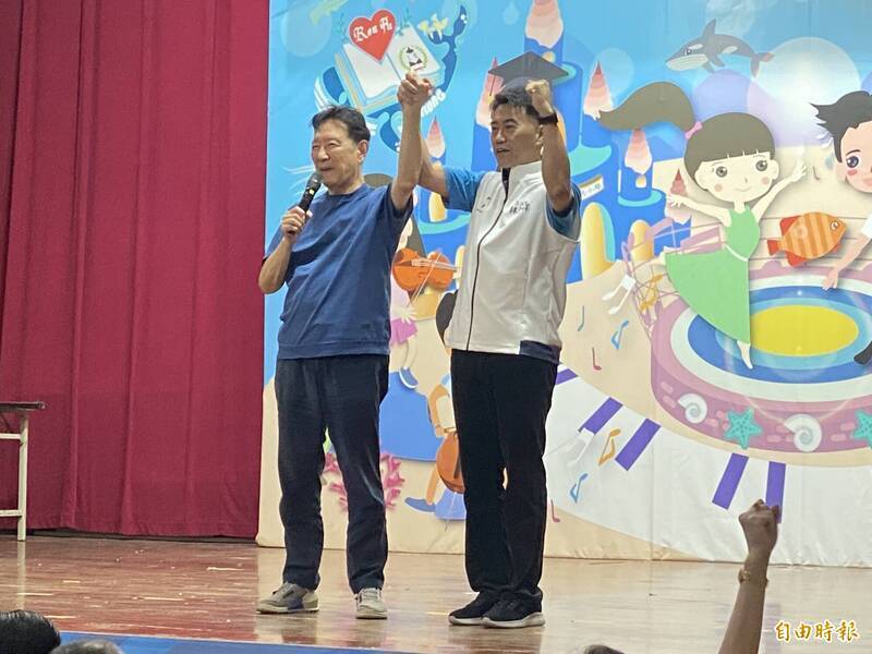 趙少康（左）力挺面臨罷免的國民黨立委林沛祥（右），打戰爭恐嚇牌，稱「票投大罷免，全民上戰場」引發爭議。（資料照）