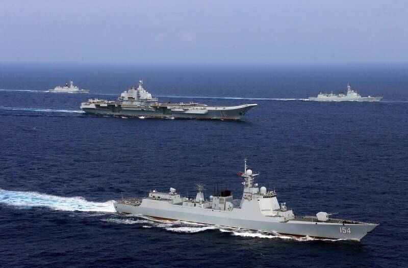 中国海军辽宁舰航母，从宫古海峡向东南方航行，随后朝太平洋方向前进。 （路透文件照）