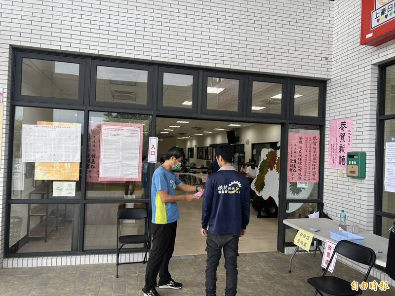 雲林縣1的同意票催票率只有21.1%，連民進黨基本盤26.0%都不到。很可能是普發一萬影響最大的選區。圖為雲林726當日投票情形。（資料照）