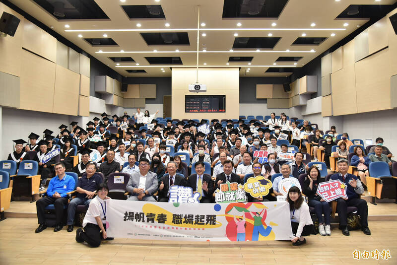 勞動部勞動力發展署雲嘉南分署讓大學生參加「雙軌訓練旗艦計畫」，然而網紅較缺乏職場歷練。（資料照）