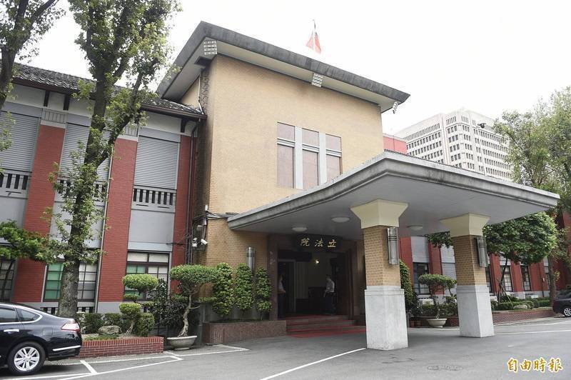 立法院法制局報告指大法官釋憲、憲法法庭判決，立法院僅須尊重、無須遵守，即使被憲庭判違憲，立院可逕行重複立法。（資料照）