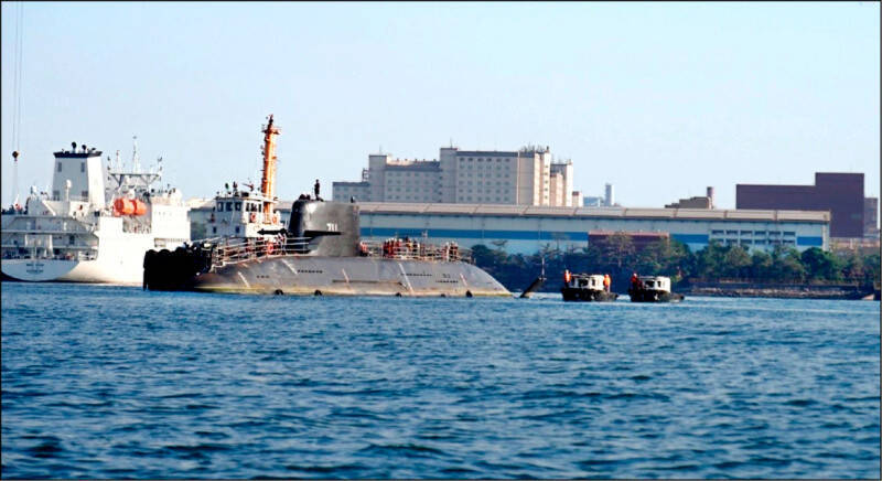 立法院國民黨團提案將潛艦國造第三階段後續艦籌建的20億元凍結50％，將待「海鯤號」潛艦完成海測且通過後，向立院院會進行專案報告，經同意後始得動支。（台船提供）