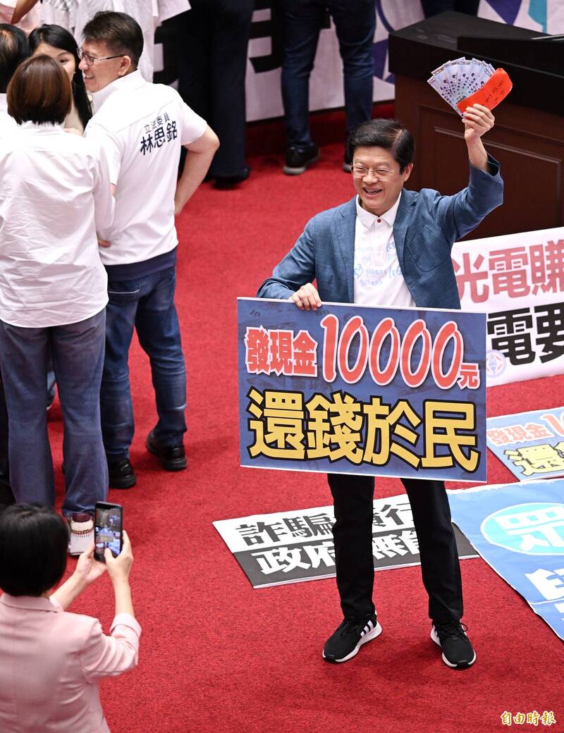 羅明才任立委26年，一面長期在立法院身居財政委員會的成員，一面坐視自己家族形同霸佔國有土地。（資料照）