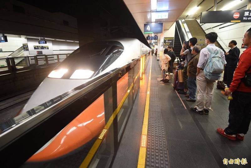 高鐵台北車站的候車空間，已經不堪負荷。（資料照）