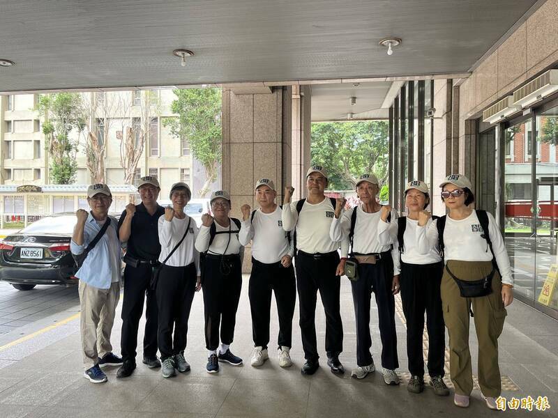 人民作主志工團今年提出廢止《憲法訴訟法》30條的公投提案，7月底赴中選會領取電子連署系統認證碼。（資料照）