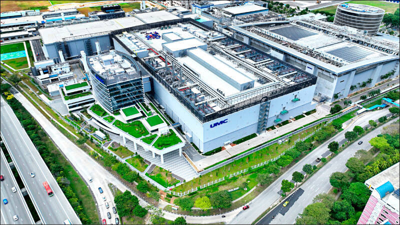 半導體產業對新加坡國內生產毛額的貢獻約8%、佔總出口的三分之一。圖為聯電新加坡新廠2025年4月開幕。（聯電提供）