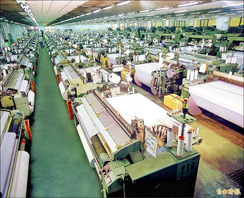 川普2.0的關稅政策，讓台灣的傳統產業的營運大受壓力。圖為紡織業。（資料照）