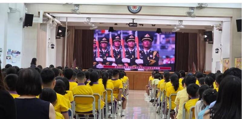 閱兵大日子，學校應趁此教育孩子《國語》首篇「祭公諫征犬戎」。（取自貼文）