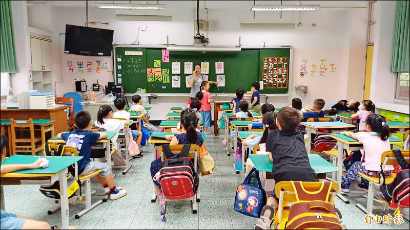 學校台語教學支援工作者，下課後未能有完整備課與休息空間。（資料照）