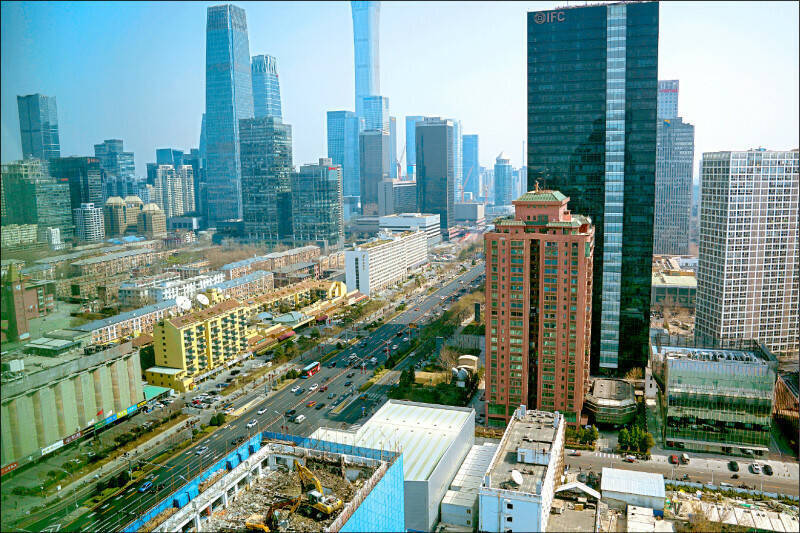 中國首都北京市區景象，辦公大樓林立。（美聯社檔案照）