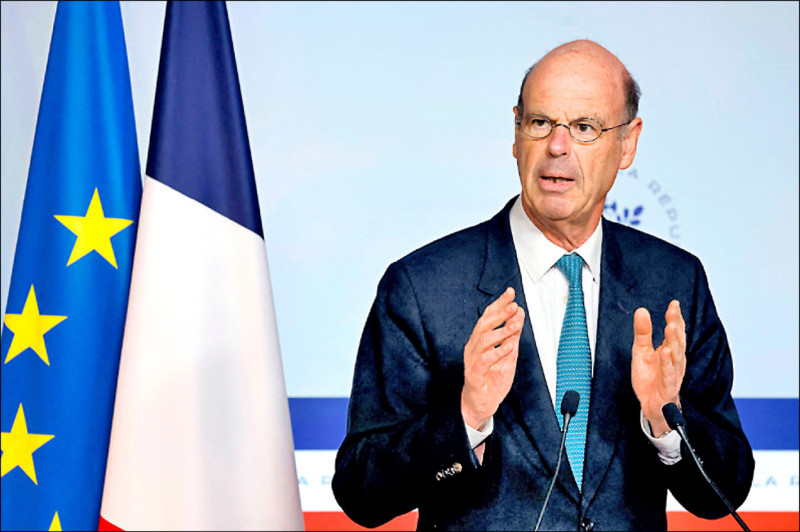 法國財長隆巴爾警告，或許法國也需儘早捧碗乞求外援了。但IMF對英法兩國的請求表示愛莫能助。（法新社透檔案照）