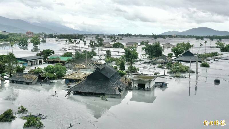 花蓮馬太鞍溪堰塞湖溢流重創光復鄉，但是卻有自稱花蓮基層公務員的埋怨文，抨擊這次災難的責任在於中央。（資料照）