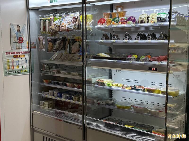 台北市勞動局提醒雇主，若指派所聘僱的外籍家庭看護工外出代為採買、繳水電費等非被看護者照護相關事務，恐已觸法。（資料照）