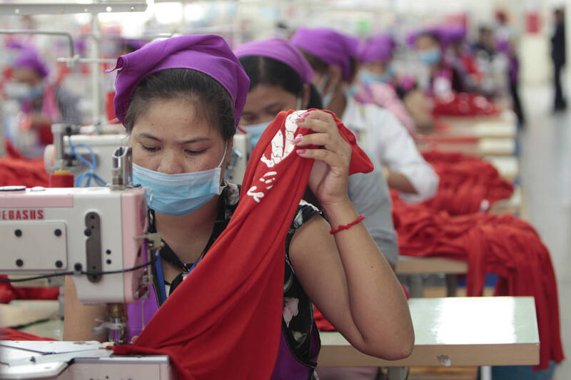 柬埔寨是東南亞國家中對美出口比例最高的國家之一。（美聯社檔案照）