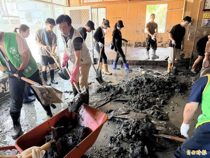 當青鳥們不計前嫌去花蓮幫忙，更有志工因救災而喪命，國民黨還不准青鳥唱〈島嶼天光〉。（資料照）