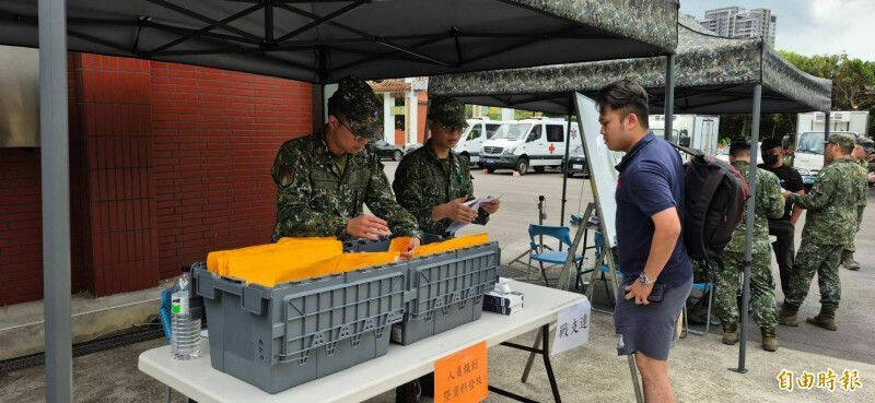 「漢光41」演習搭配後備軍人召集，圖為六軍團步兵206旅步二營召員報到情況。（資料照）