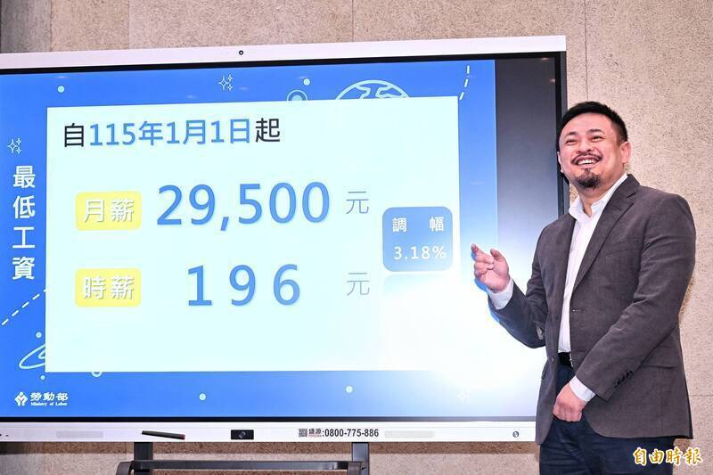 勞動部長洪申翰日前宣布，明年月薪調幅3.18%。（資料照）