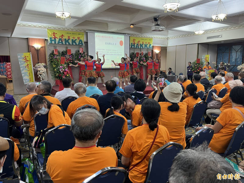 第36屆全國客家文化夏令營7月中旬在新竹縣關西萊馥渡假村登場，由森哥團隊帶來開場表演。（資料照）