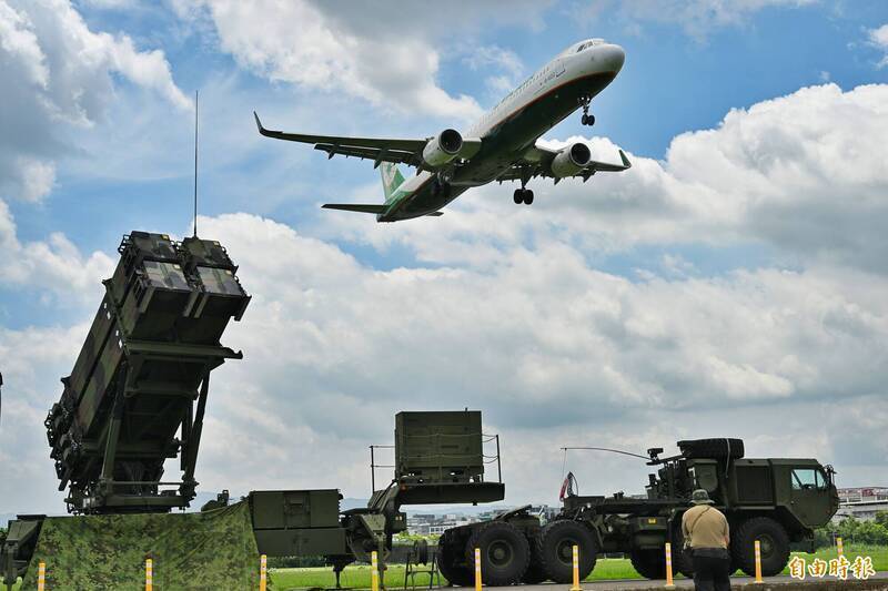 台灣若要在災難與戰爭之間都能穩定運作，關鍵在於打造「軍民雙用」的系統。（資料照）