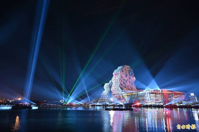 2022年台灣燈會「光啟愛河灣」，港灣與光影結合的美景。。（資料照）