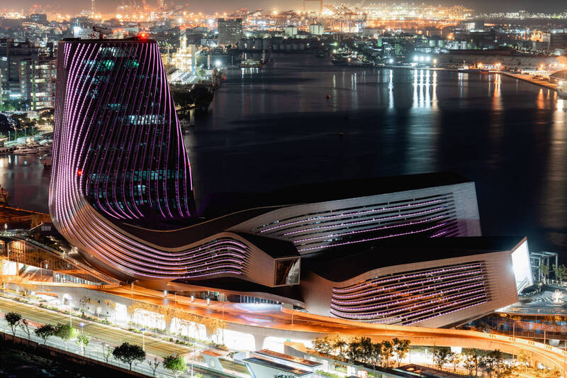 高雄港旅運中心。（取自陳其邁臉書）