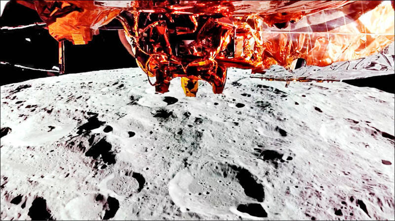 美國若能早一步登月，可監視潛在敵對活動，圖為美國「藍色幽靈」登月器。（美聯社檔案照）