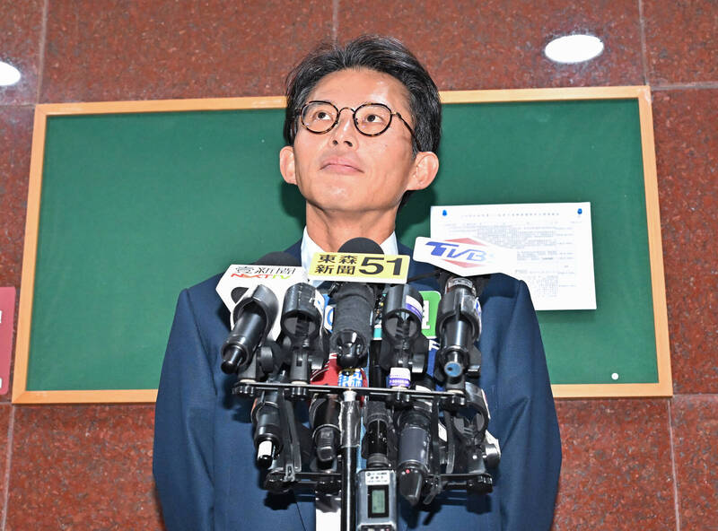 小草工程師常說他是黃國昌的人，彷彿這樣就有正當性，就好像英雄電影中的角色，以獲取「被重視」的感覺。（資料照）