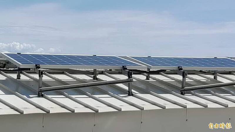 南市經發局表示，針對汰換光電板，目前有外銷循環使用、回收及高溫焚化處理等方式處理。（資料照）