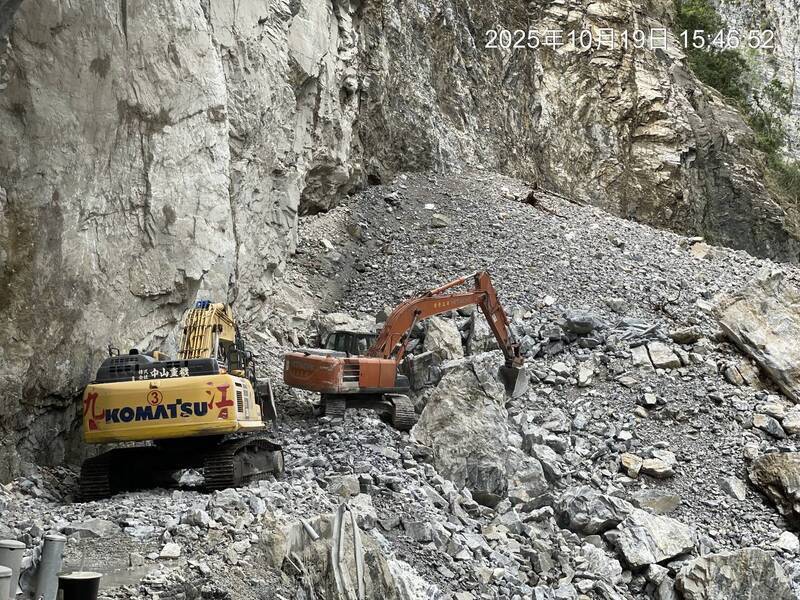 太魯閣國家公園因燕子口出現堰塞湖而緊急封園，引發部分人士質疑範圍過大。（林業及自然保育署花蓮分署提供）