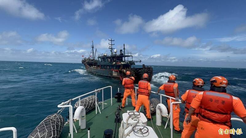 面對中國新戰略態勢，台灣不能再依賴「見船驅離」思維，而應以資料驅動、跨域協作與公開透明三項作法，重建對「非傳統威脅」偵測與反制能力；示意圖。（資料照）