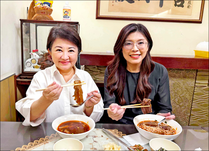 盧媽媽不想沾染意識形態、國家認同，盡可能吸納中間選票；不過，柱柱姐二‧〇的麗麗姐，彷彿是橫在面前的灰犀牛。（資料照）