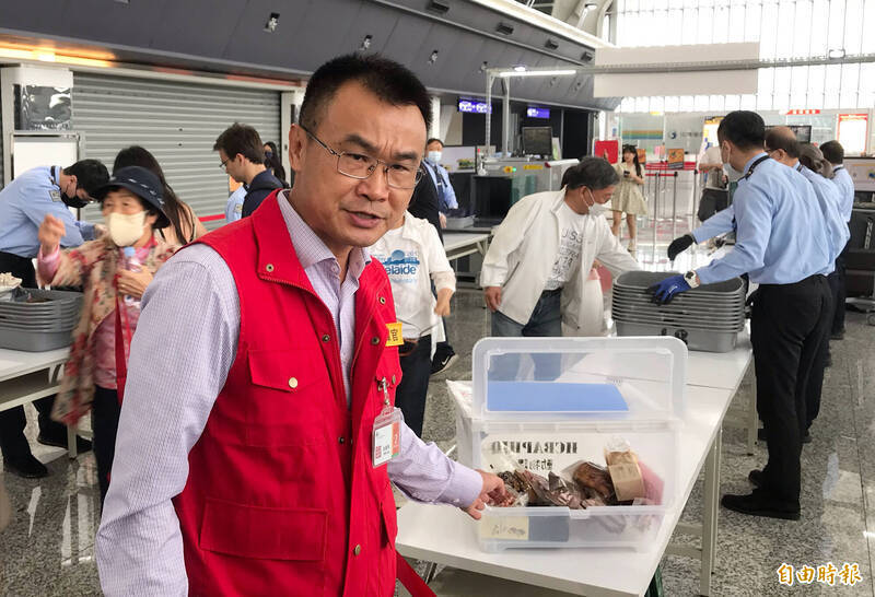 陳吉仲強調尊重專業，把事情都做到位。圖為身為非洲豬瘟中央災害應變中心指揮官陳吉仲視察桃機檢疫作業 。（資料照）