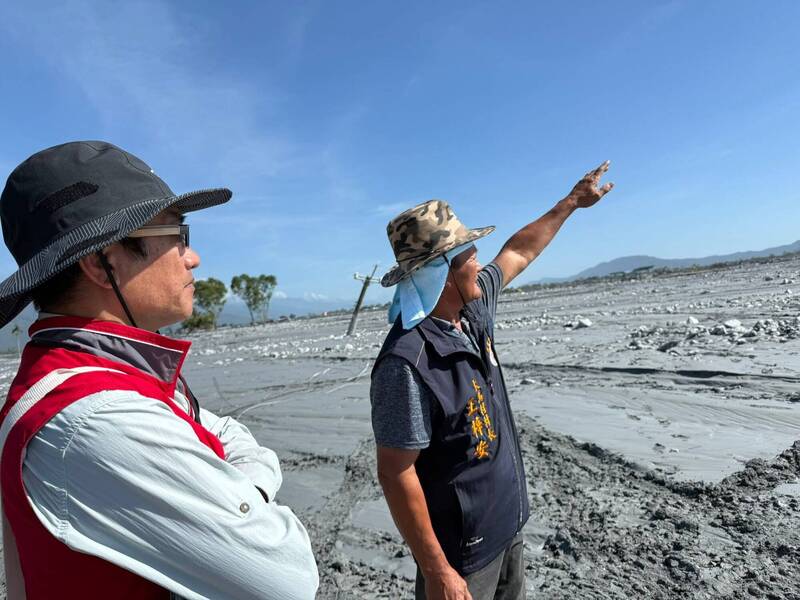 大馬村村長王梓安接到中央的電話，說堰塞湖水滿即將潰堤，他緊急撤離1千多人。（資料照）