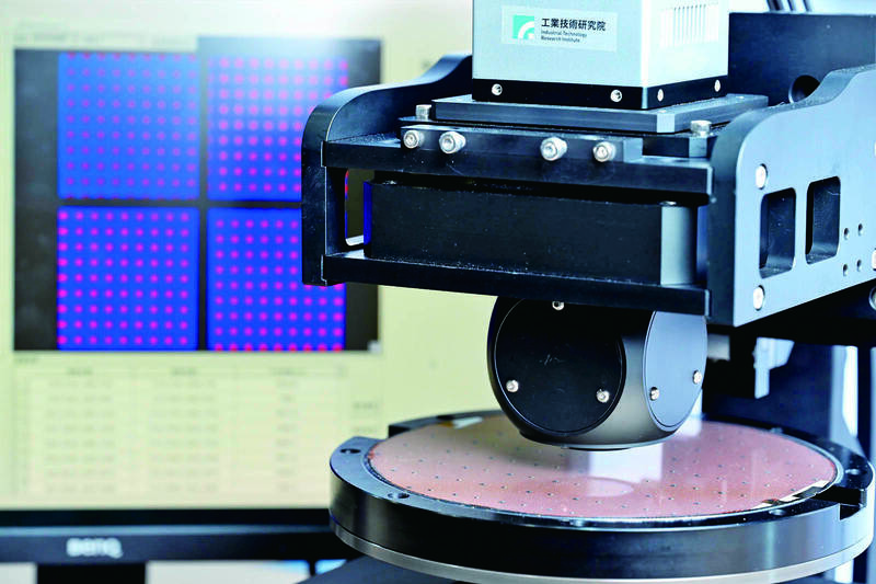 「顯微干涉同步檢測模組」將2D顯微與3D干涉整合為一台設備，省只需拍攝一次即可還原完整的2D及3D資訊，檢測時間縮短50%。（工研院提供）