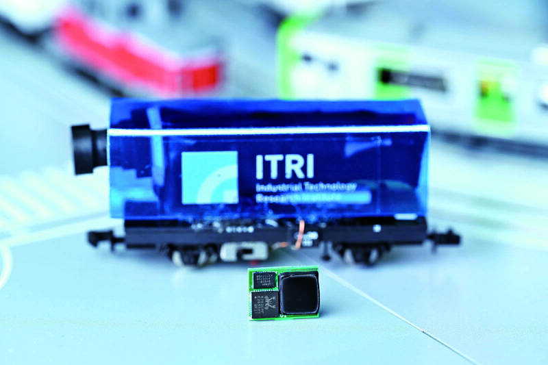 工研院全球首創的「3D客製化晶片通用模組」，打造出世界最小的開發基板，透過「可程式化模組」與「異質封裝技術」，能支援大部分的AIoT應用。（工研院提供）