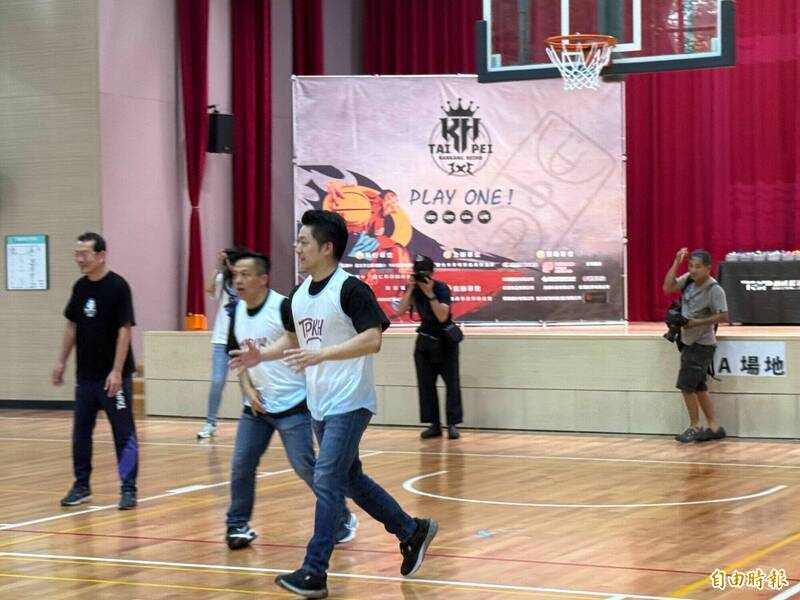 為何這位「腰椎間盤突出」的「老病號」，年過40後還能夠在籃球場上馳騁自如，健步如飛呢？（資料照）