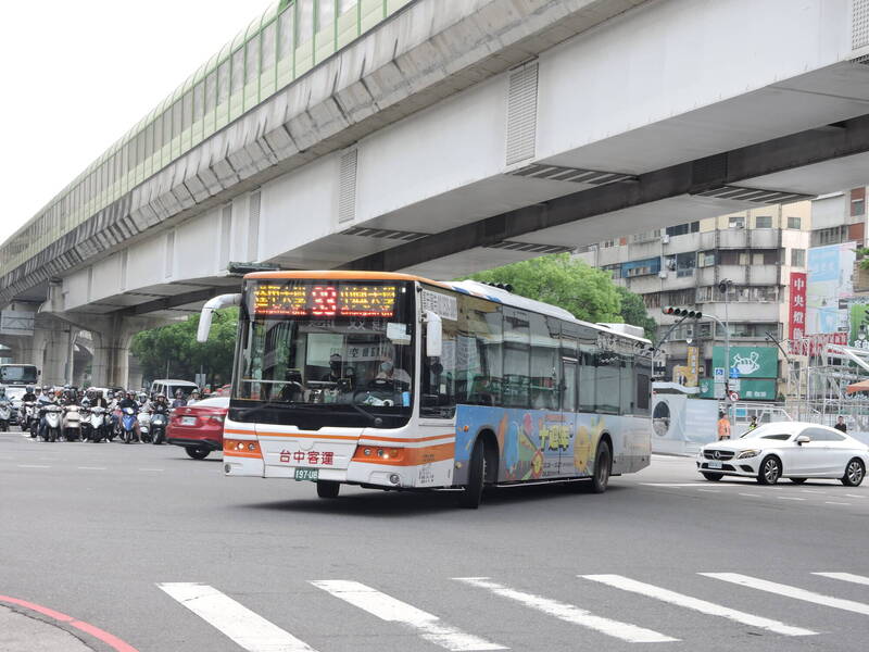公車客源不足的背後，更隱藏著更嚴峻的駕駛不足危機。（資料照）