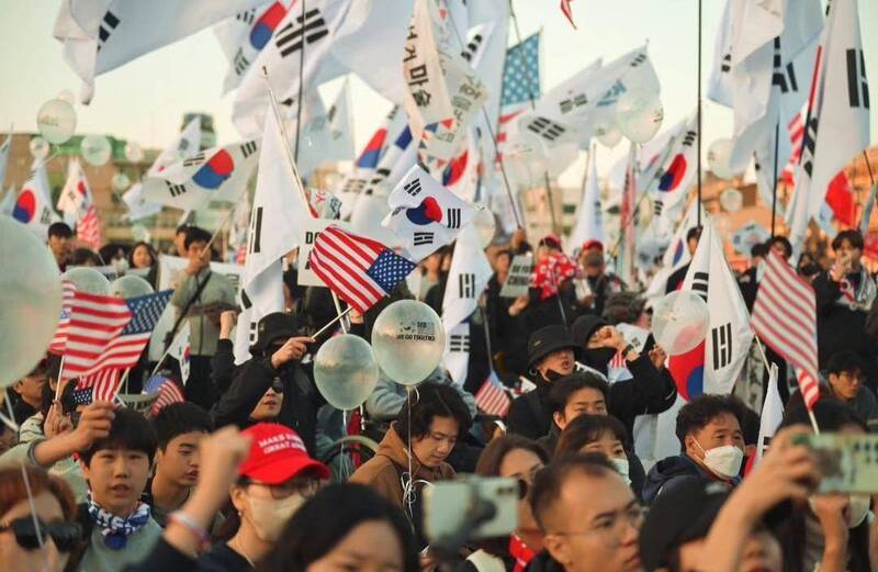 APEC峰會、川習會舉辦前夕，南韓慶州舉爆發反中示威。（作者提供）