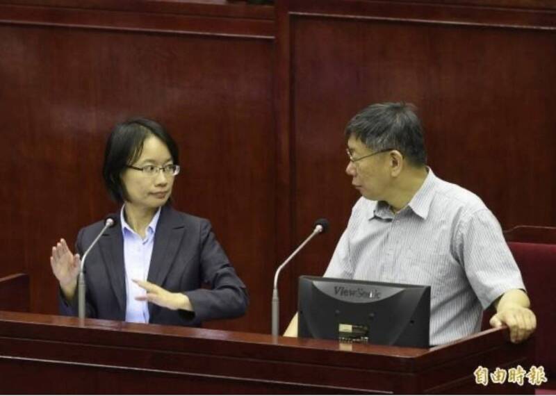 吳音寧（左）被罵的理由，從來不只是政治，而是一種根深蒂固的性別秩序。如今，人們只記得她被罵的樣子，卻忘了她做過什麼。（資料照）