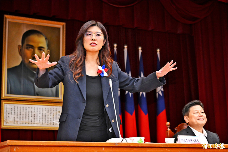 經由介選攻勢，中共鼓動國民黨黨員裡最傾中的結構，扶植「中國人黨魁」上位。國民黨新黨魁鄭麗文上週六正式就任，中國領導人習近平在其當選後發出賀電要求「推進國家統一」。（資料照，記者陳逸寬攝）