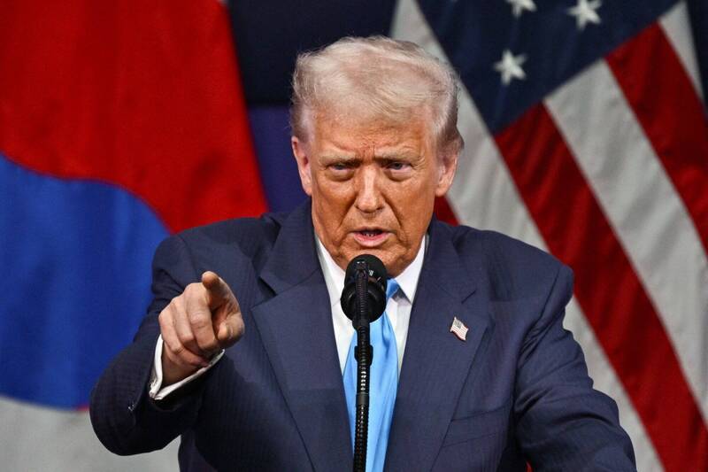 美國總統川普近日在社群媒體「真實社群」發文指出，有鑑於其他國家的核試驗計畫狀況，他已指示「戰爭部」以同等規模重新開始美國核武測試。（法新社檔案照）