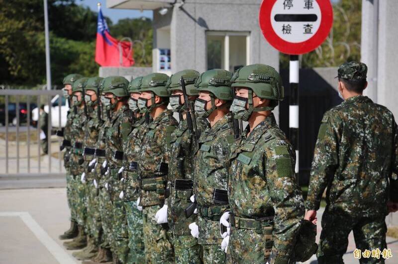 國防部與政府應強化軍事教育與訓練品質，提升服役者的專業感與榮譽感；示意圖。（資料照）