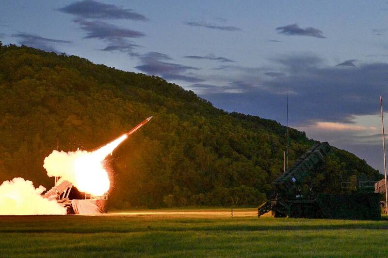 圖為國軍發射愛國者二型飛彈。（資料照）