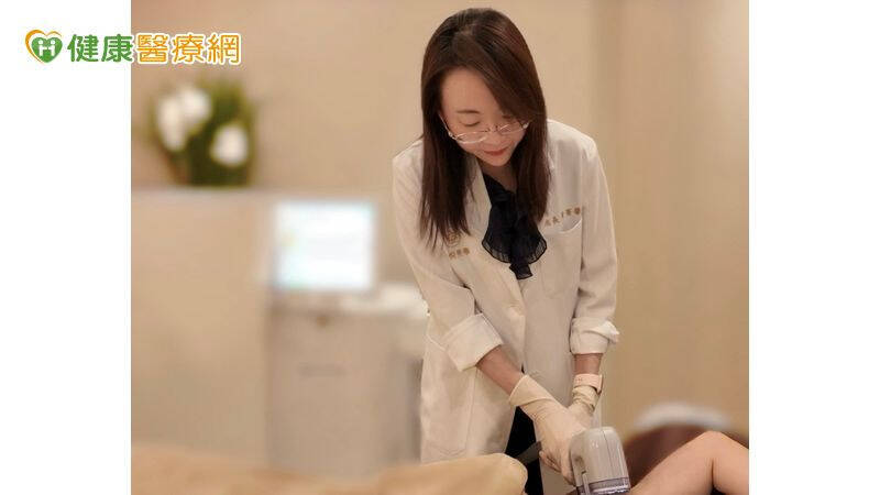 氣味管理不能只依賴止汗劑或香氛掩飾，越來越多民眾傾向選擇非侵入性的微波熱能治療，作為改善腋下異味與多汗的選項之一。（取自貼文）