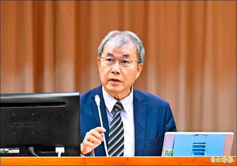 政府若能實施義務教育或大學免費等政策，就能從源頭解決生育焦慮；圖中人物為教育部長鄭英耀。（資料照）