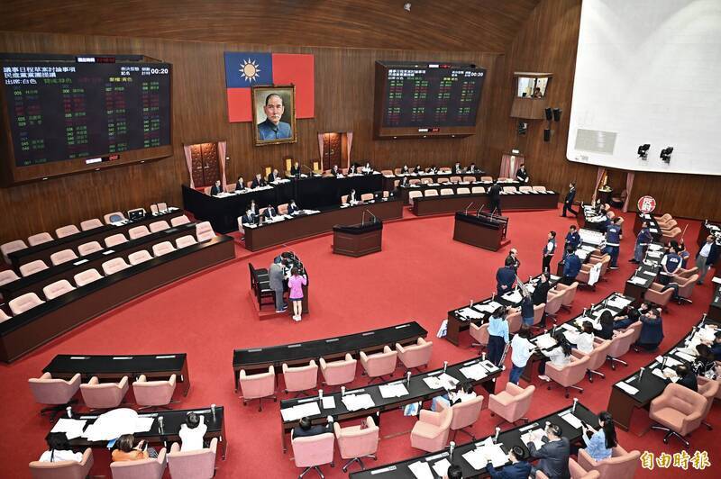 藍白聯手三讀修正通過國民黨團所提「財政收支劃分法修正案」，明訂明年中央對地方一般性補助款，不得少於今年，引發外界議論。（資料照）