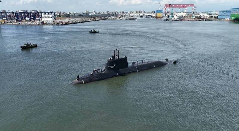 台灣國防多項裝備在進度上出現延宕，可能削弱台灣的嚇阻力。圖為海鯤號。（台船提供）