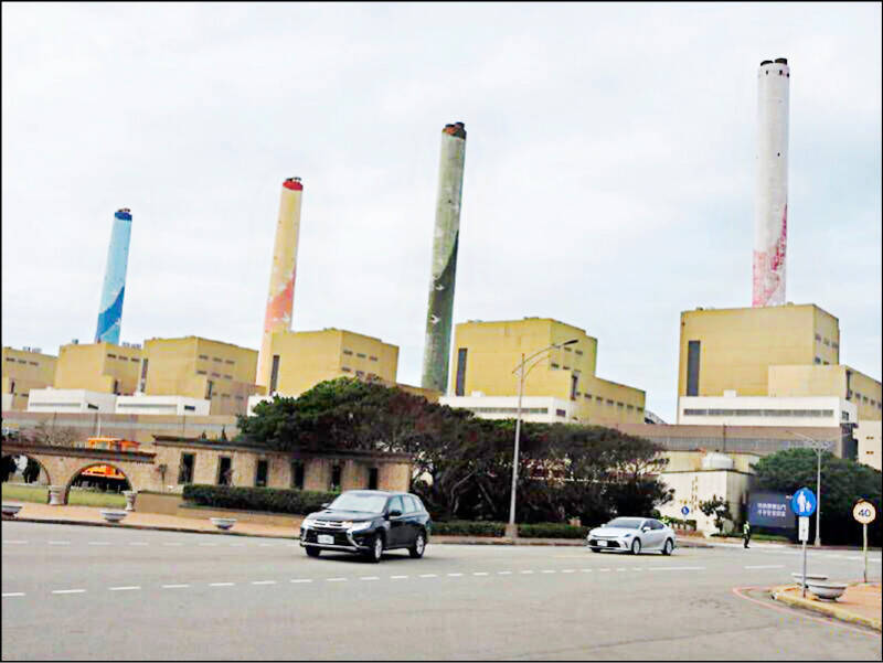 燃氣發電占比飆升，是缺乏完整備援後的結構性補洞。圖為中火。（資料照）